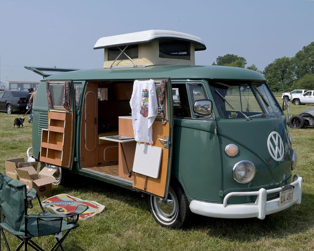 VW Safari Bus with pop up top