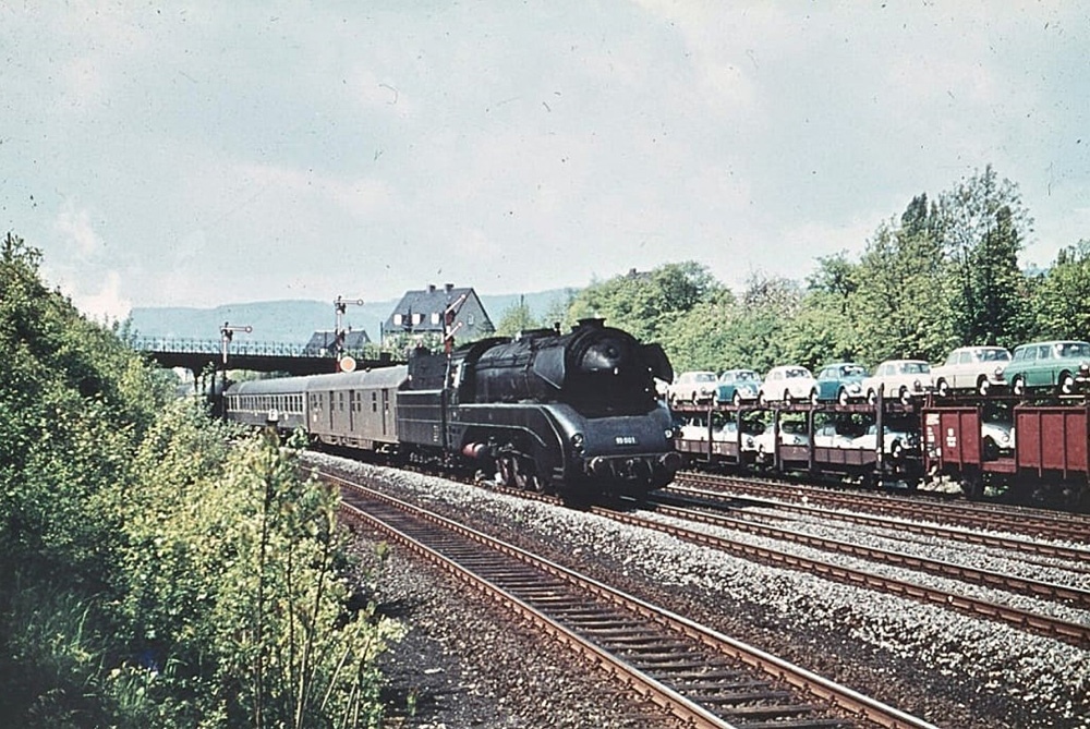 Deutsche Bundesbahn Class 10 steam locomotive
