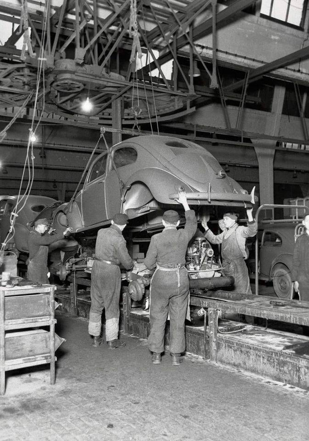 Final assembly at the Volkswagenwerk in Wolfsburg in 1945