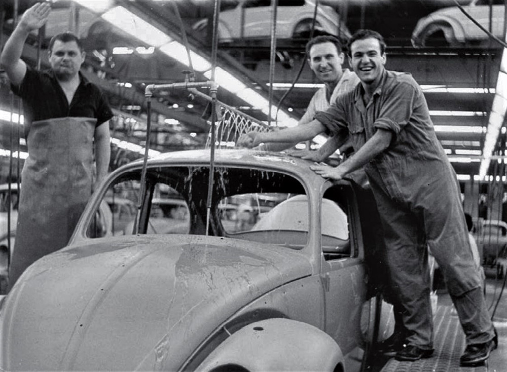 Quinto 
        Provenziani (on the right in the first photo) wet sanding the primer coat 
        on a Beetle bodyshell