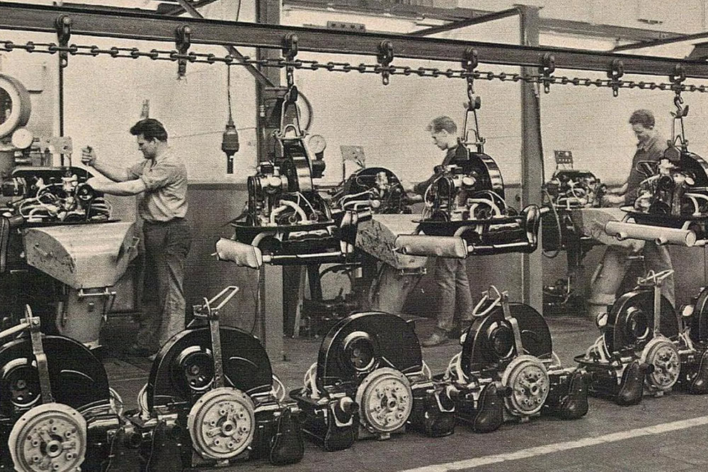  Finished engines at VW Hannover. Notice that the Transporter engines, easily recognized by only one outlet for a tailpipe, are of the new engine type, with the separated generator stand. This dates the photo to 1960, as the T1 received the new type engine earlier than the Beetle.